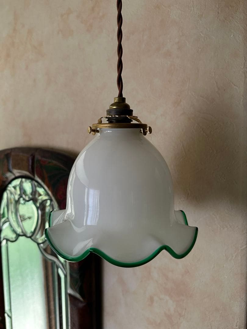 フランス アンティーク むき卵のようなオパリンガラスの可愛らしいアトリエランプ＊