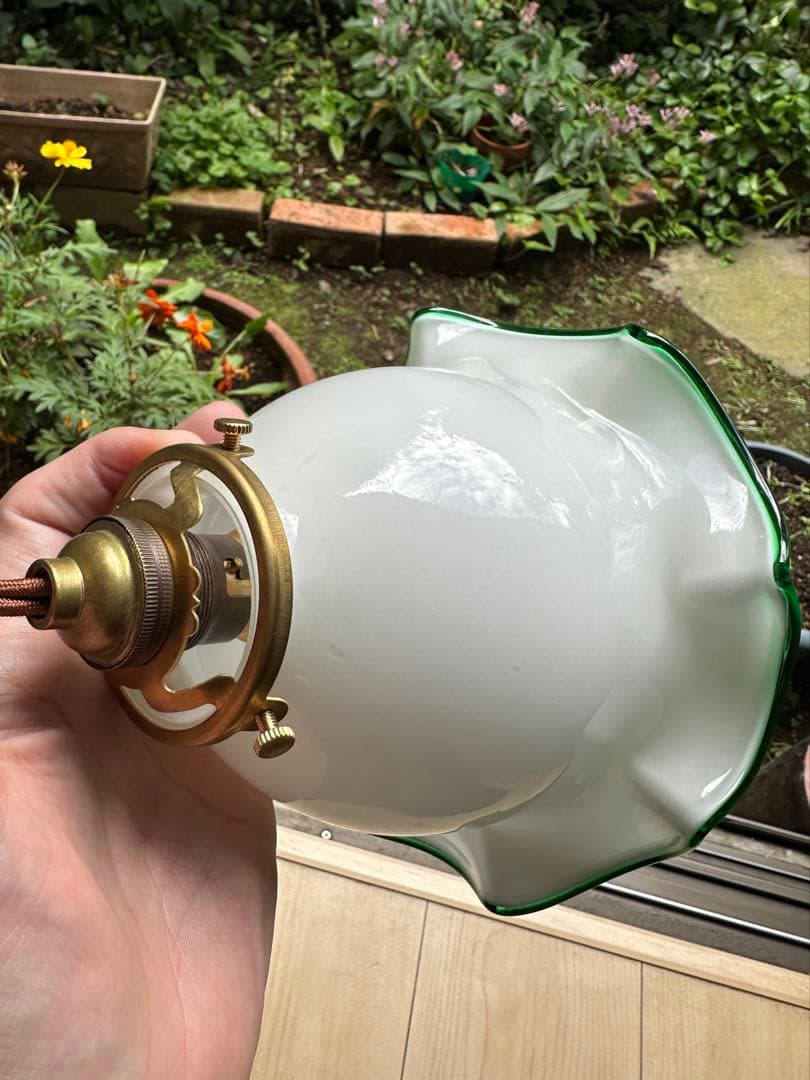 フランス アンティーク むき卵のようなオパリンガラスの可愛らしいアトリエランプ＊