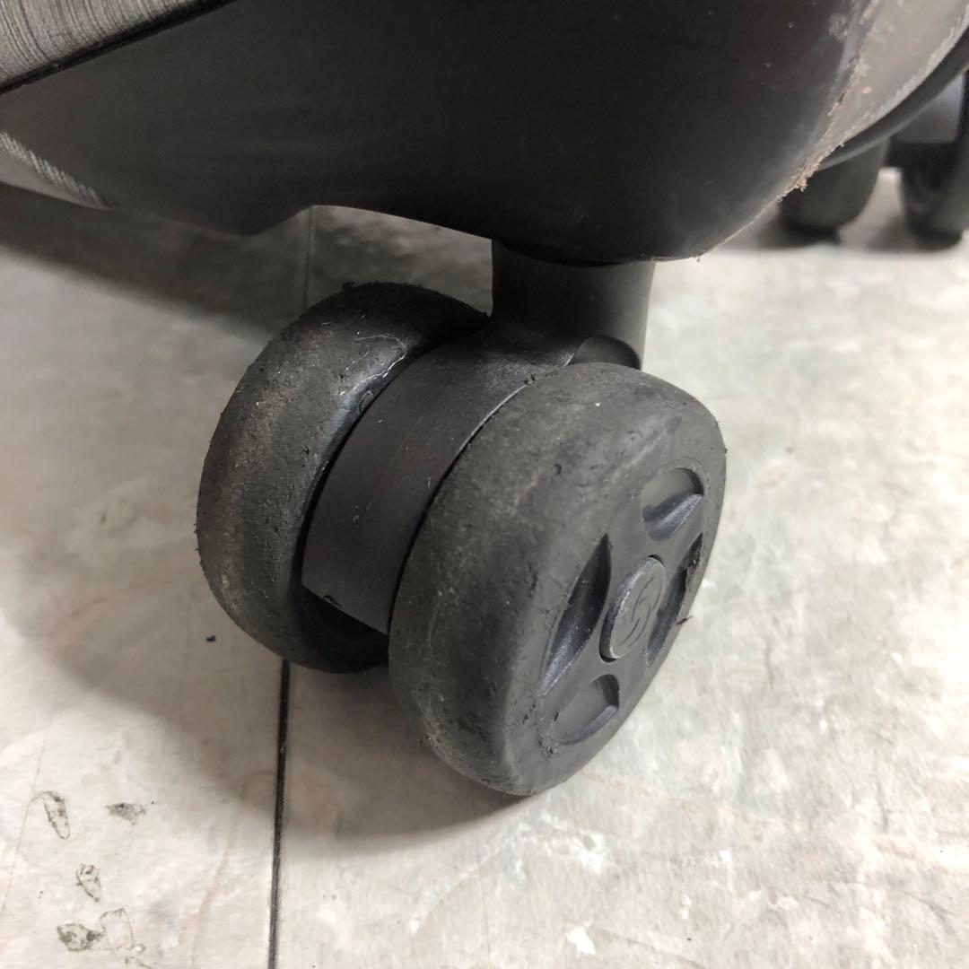 サムソナイト　INOVA　スーツケース　ブラック　軽量　機内持ち込みサイズ