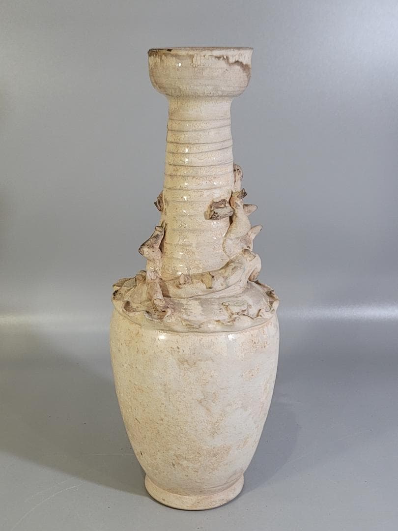 中国美術 遼白磁 纏龍貼 瓶 時代物 DT243