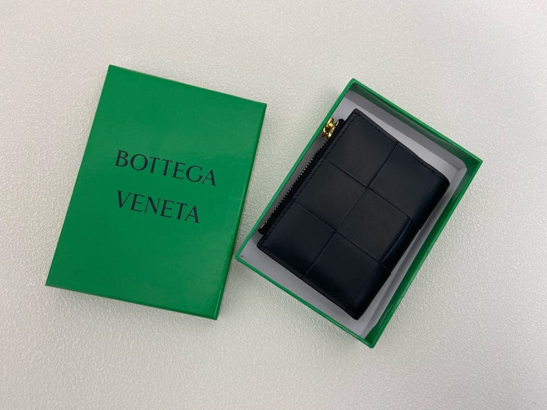 Bottega Veneta ブラックレザー二つ折り財布