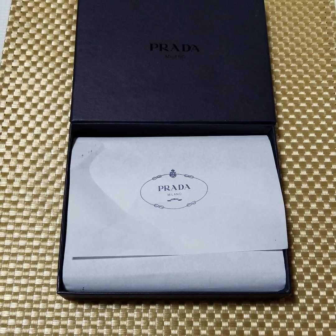 【クラシック】PRADA　プラダ　3つ折り財布　ブラック　ケース付き　新品未使用