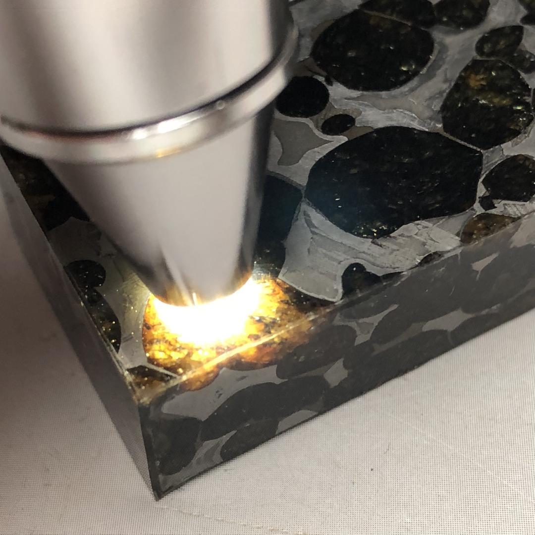 パラサイト隕石 隕石　石鉄隕石　セリコ隕石 美品　重さ約72ｇ　台付