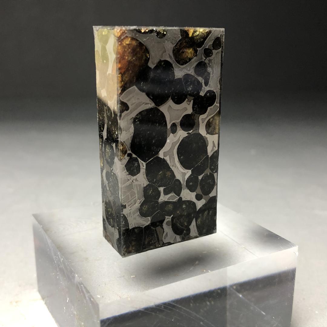 パラサイト隕石 隕石　石鉄隕石　セリコ隕石 美品　重さ約72ｇ　台付