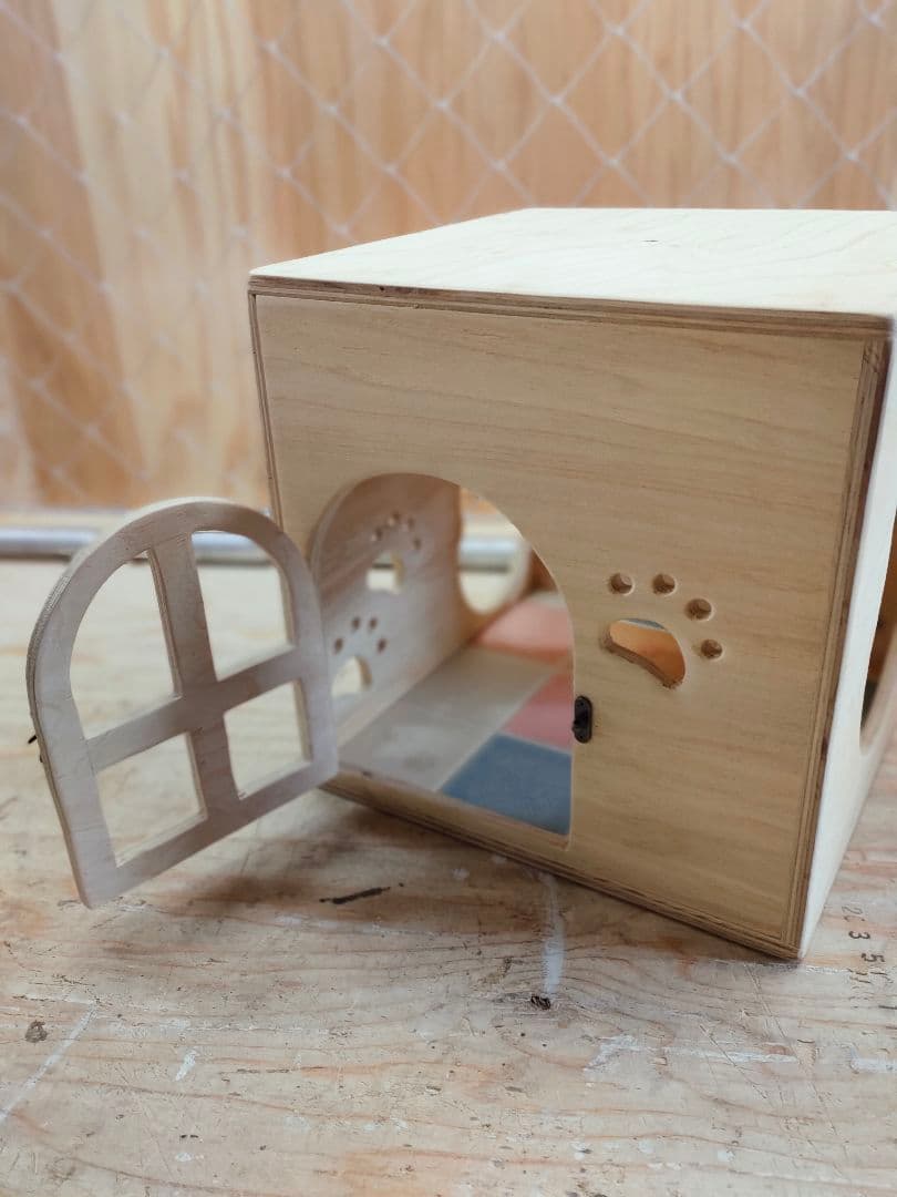 猫ちゃんの秘密基地　No,3　　猫ハウス