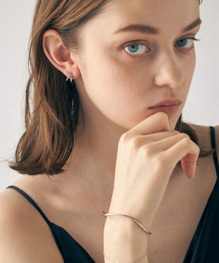 ete ビジュー ダブルライン ピアス現行品未使用