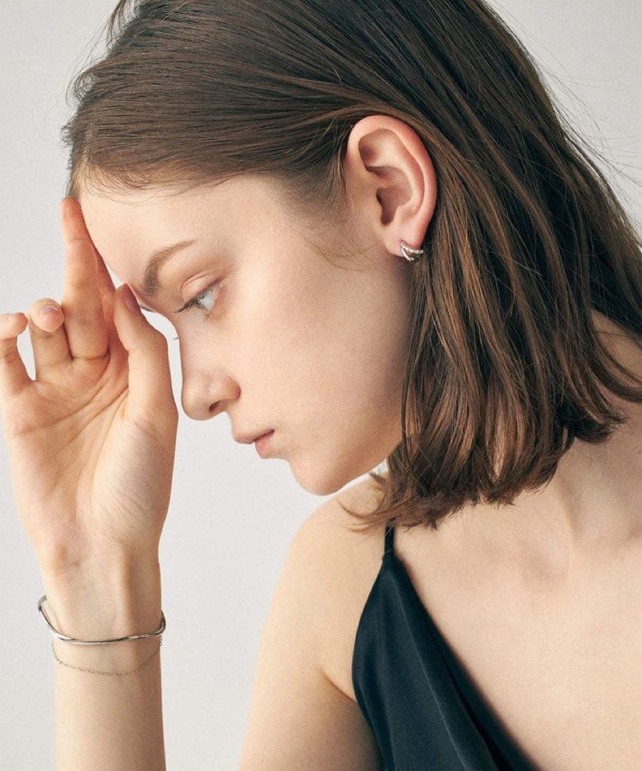 ete ビジュー ダブルライン ピアス現行品未使用