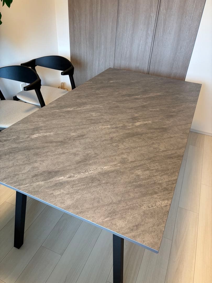 モデル展示 未使用品ダイニングテーブル横幅160cm ストーン柄 チェア別売中