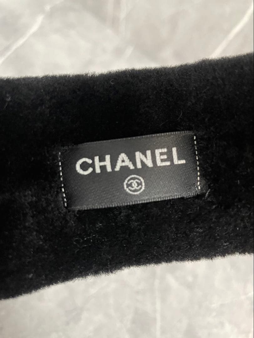 CHANEL ロゴ入りファーカチューシャ