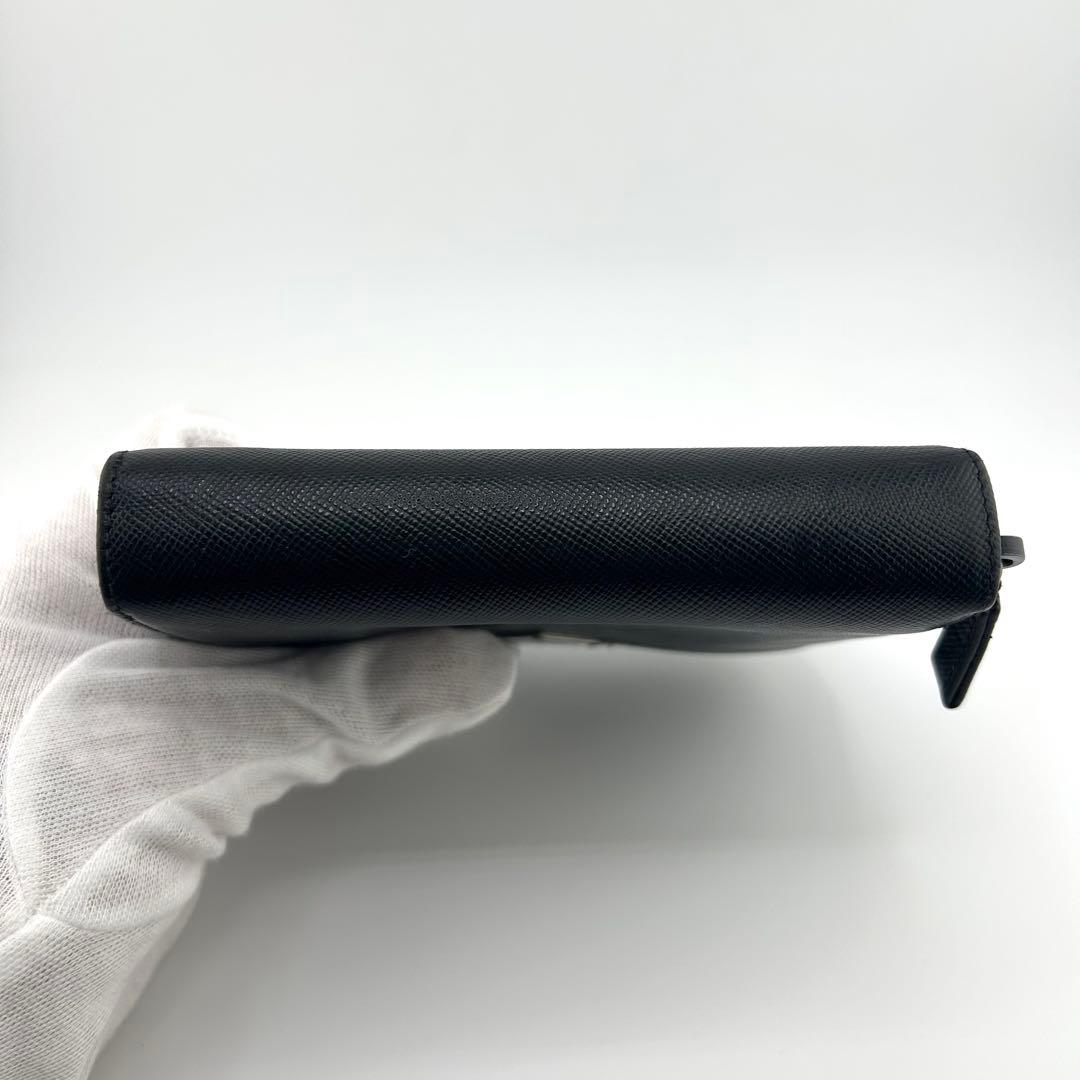 極上美品・保証書付　PRADA 二つ折り　三角プレート　サフィアーノ　ブラック