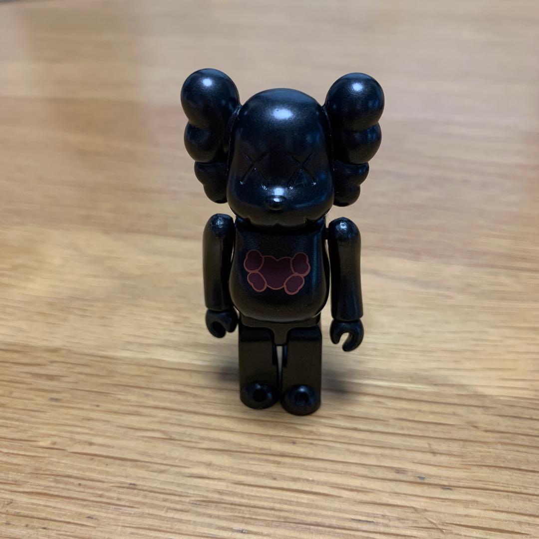 ベアブリック　KAWS
