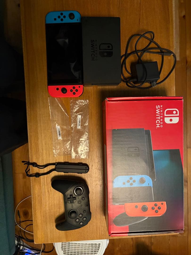 ソ*キ様 【極美品】Nintendo Switch 本体 赤/青 プロコン付き