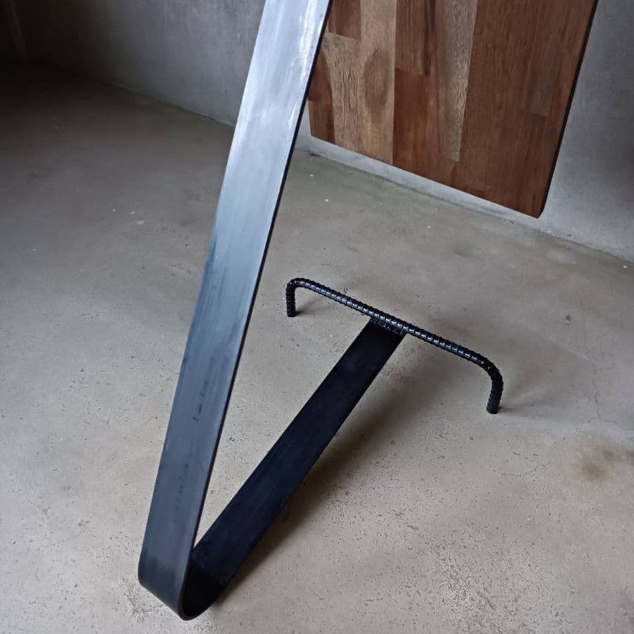 ゆらゆらゆれるアイアン看板