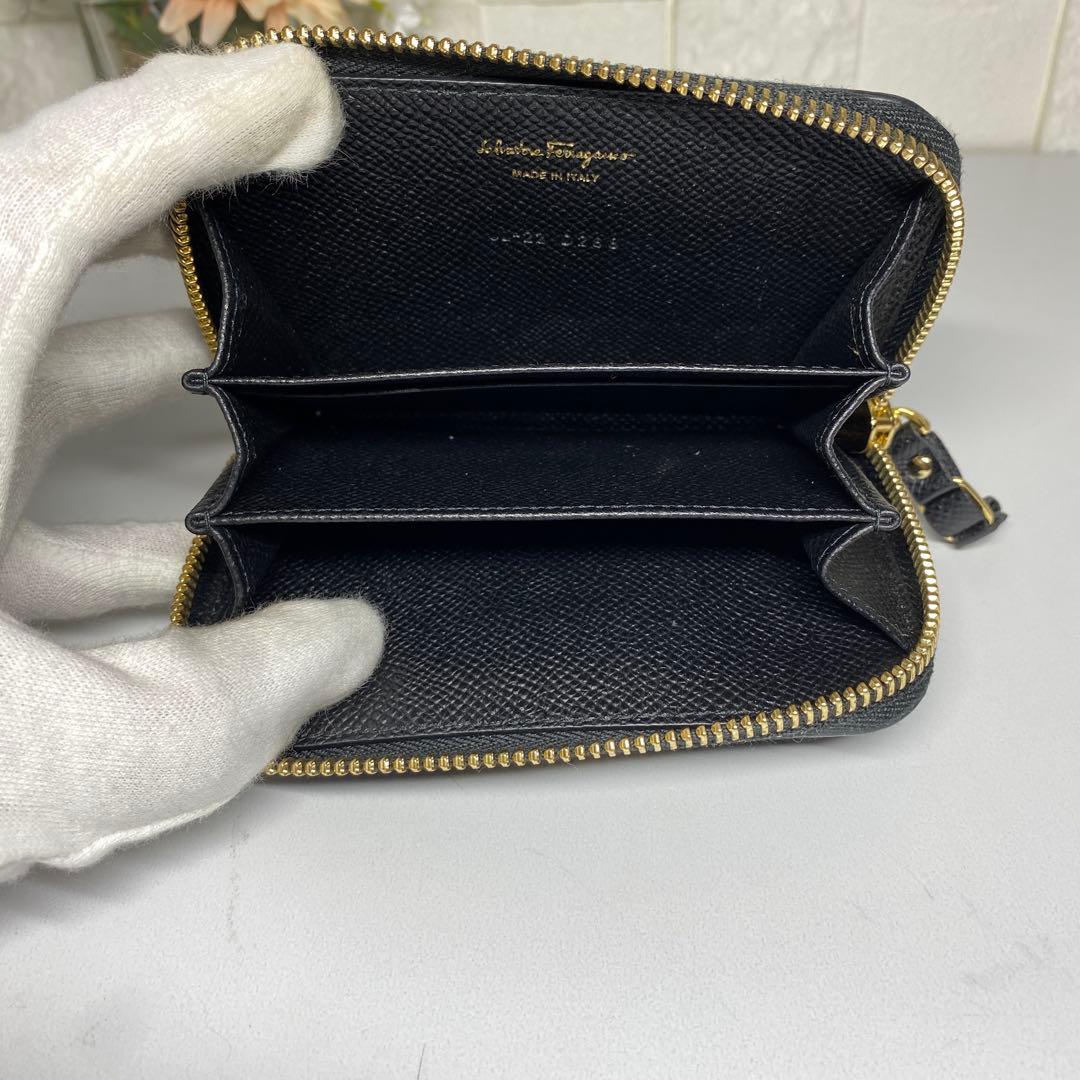 超美品 Ferragamo ヴァラ リボン ケース ブラック カード