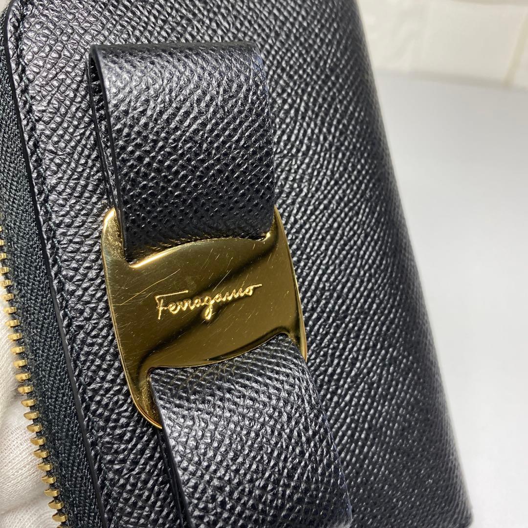超美品 Ferragamo ヴァラ リボン ケース ブラック カード