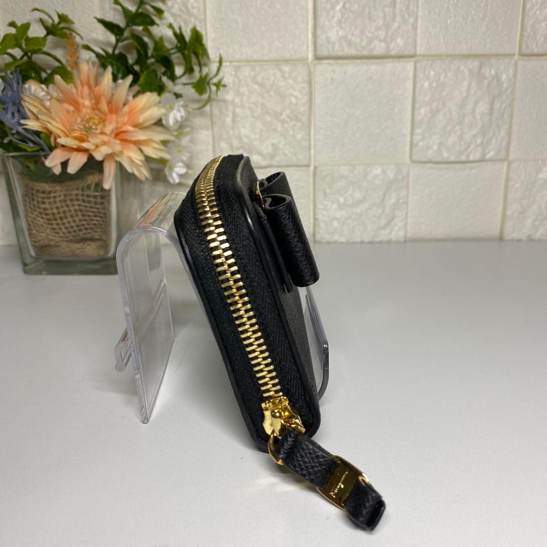 超美品 Ferragamo ヴァラ リボン ケース ブラック カード