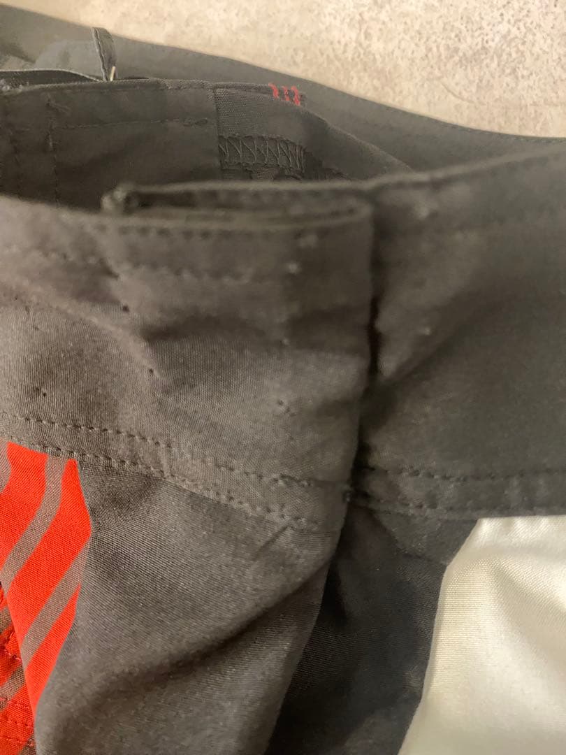 LYFT 競泳水着 Lサイズ レッド　新作　売り切れ商品