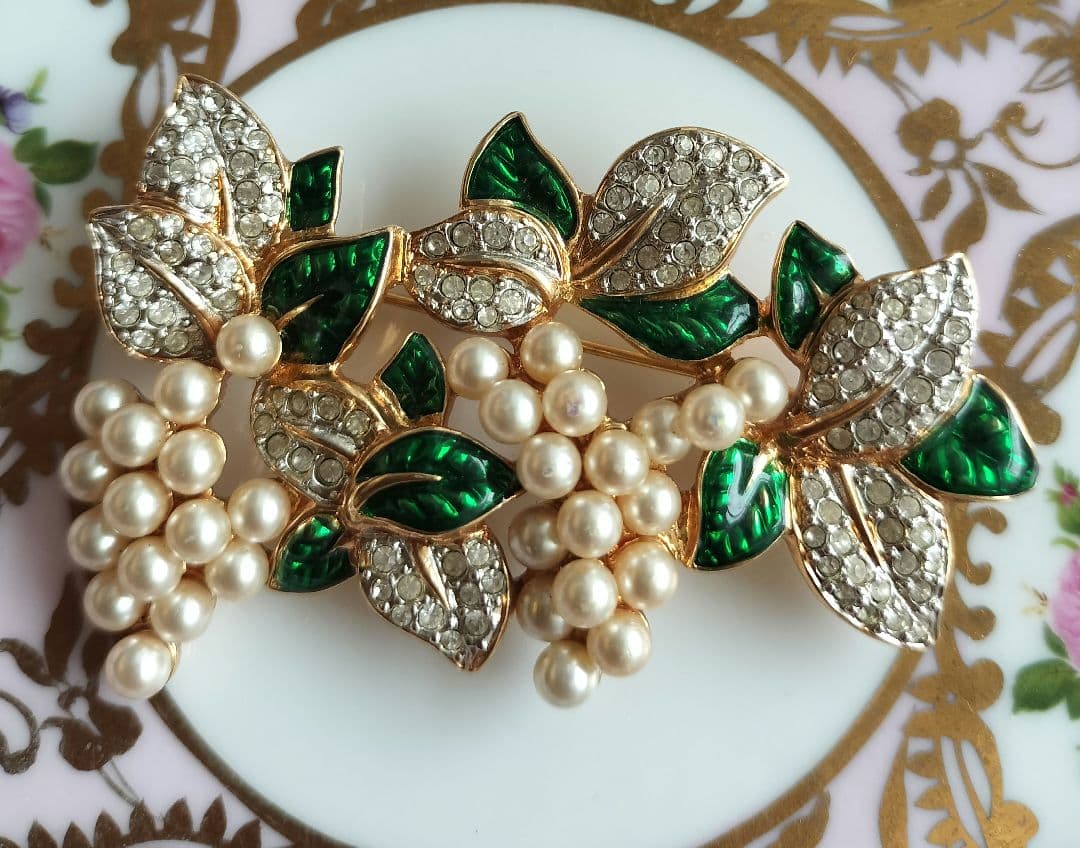 SWAROVSKI 葡萄ブローチfauxパール パヴェクリスタル エナメル 希少