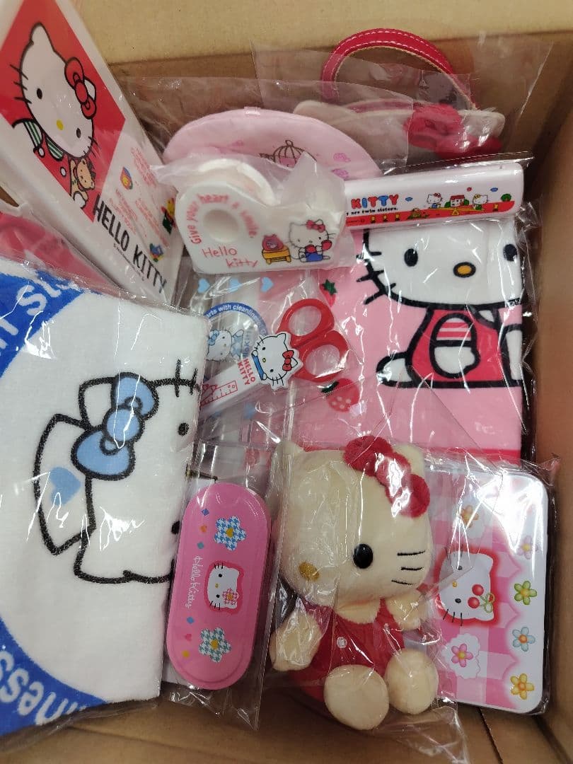 HELLO KITTYなつかしのアイテムコレクション15点セット