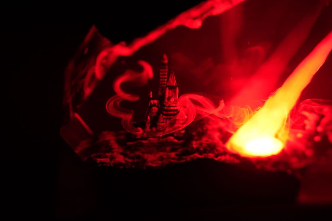 【迫力満点】ドラゴンの息吹 炎の城 レジンランプ 中世ファンタジー 騎士 冒険