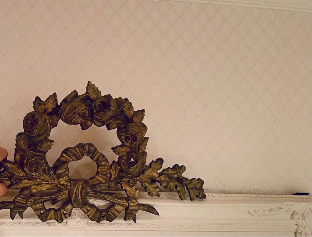 フランスアンティーク　リボンとローズリースのオルモル装飾品　真鍮　ブロンズ