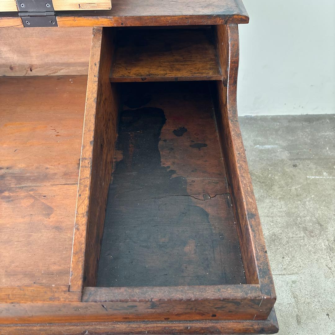 帳場机　古い引き出しと収納付きのテーブル　展示台　ライティングビューロー