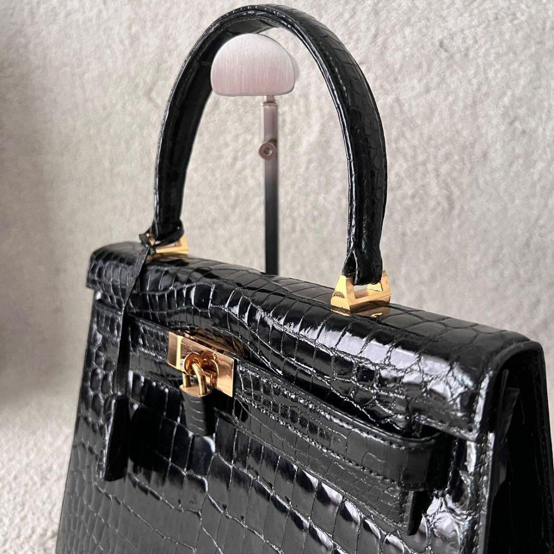 ✨最高峰✨クロコダイル 型押し ハンドバッグ カデナ 南京錠 金具 自立型 黒
