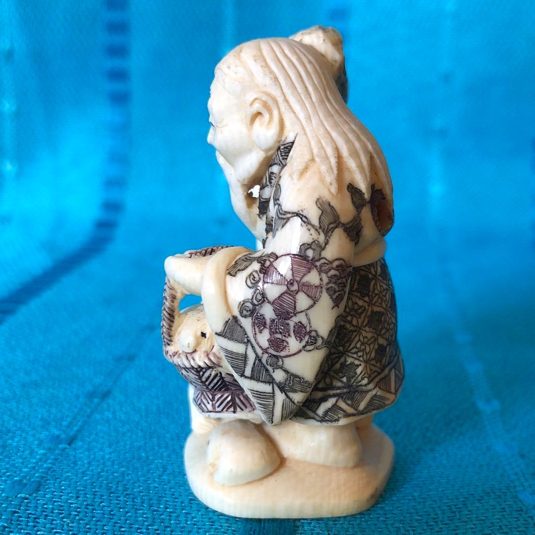 マンモス　牙彫り　根付　置物