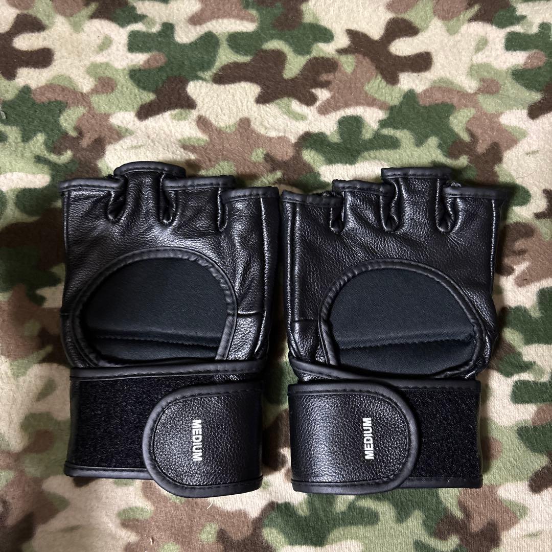 美品　UFC公式　グローブ　MMA オープンフィンガー　サイズM