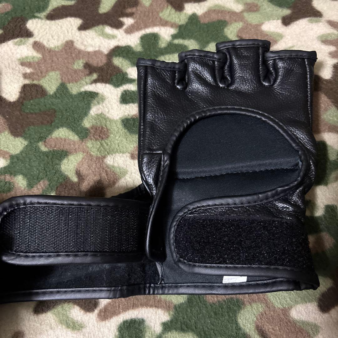 美品　UFC公式　グローブ　MMA オープンフィンガー　サイズM