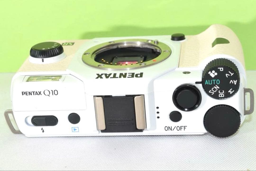 PENTAX Q10 ホワイト ☆送料無料☆