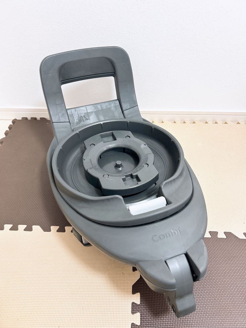 美品Combiコンビ THE S plus ZB-750 ブラック ISOFIX