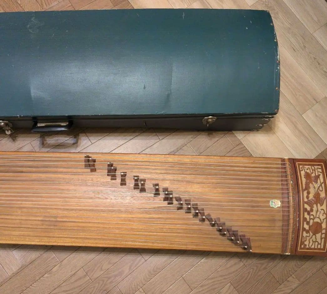 ブロッコリー　古筝　中国楽器　緑のケース付き 本体ケース爪替線譜面台付