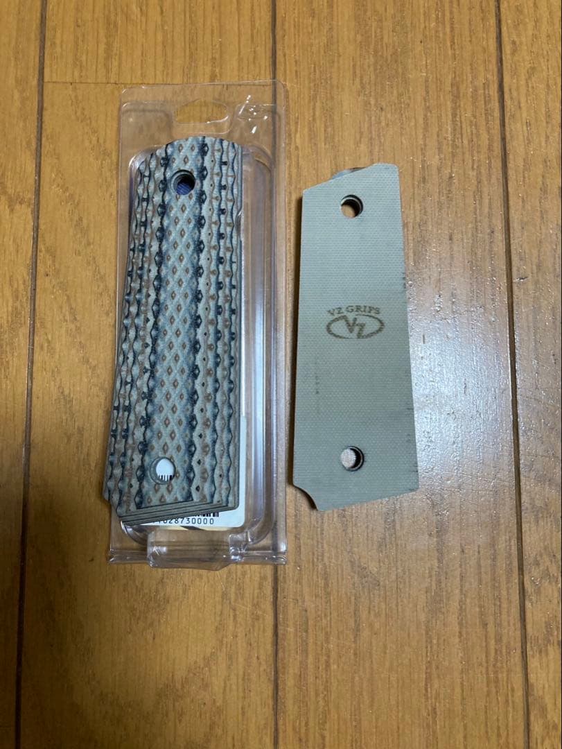 モデルガン　ガスガン　グリップ