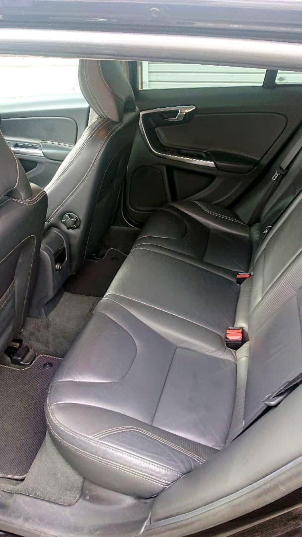 ボルボ V60 T4 Rデザイン 黒革 18インチAW ナビ