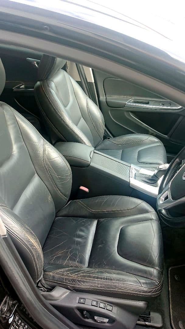 ボルボ V60 T4 Rデザイン 黒革 18インチAW ナビ