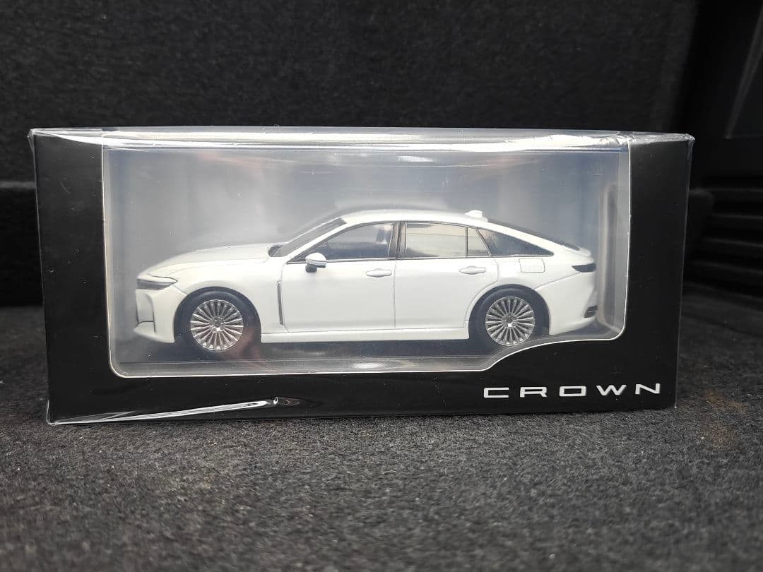 トヨタ クラウン カラーサンプル ミニカー プレシャスホワイトパール