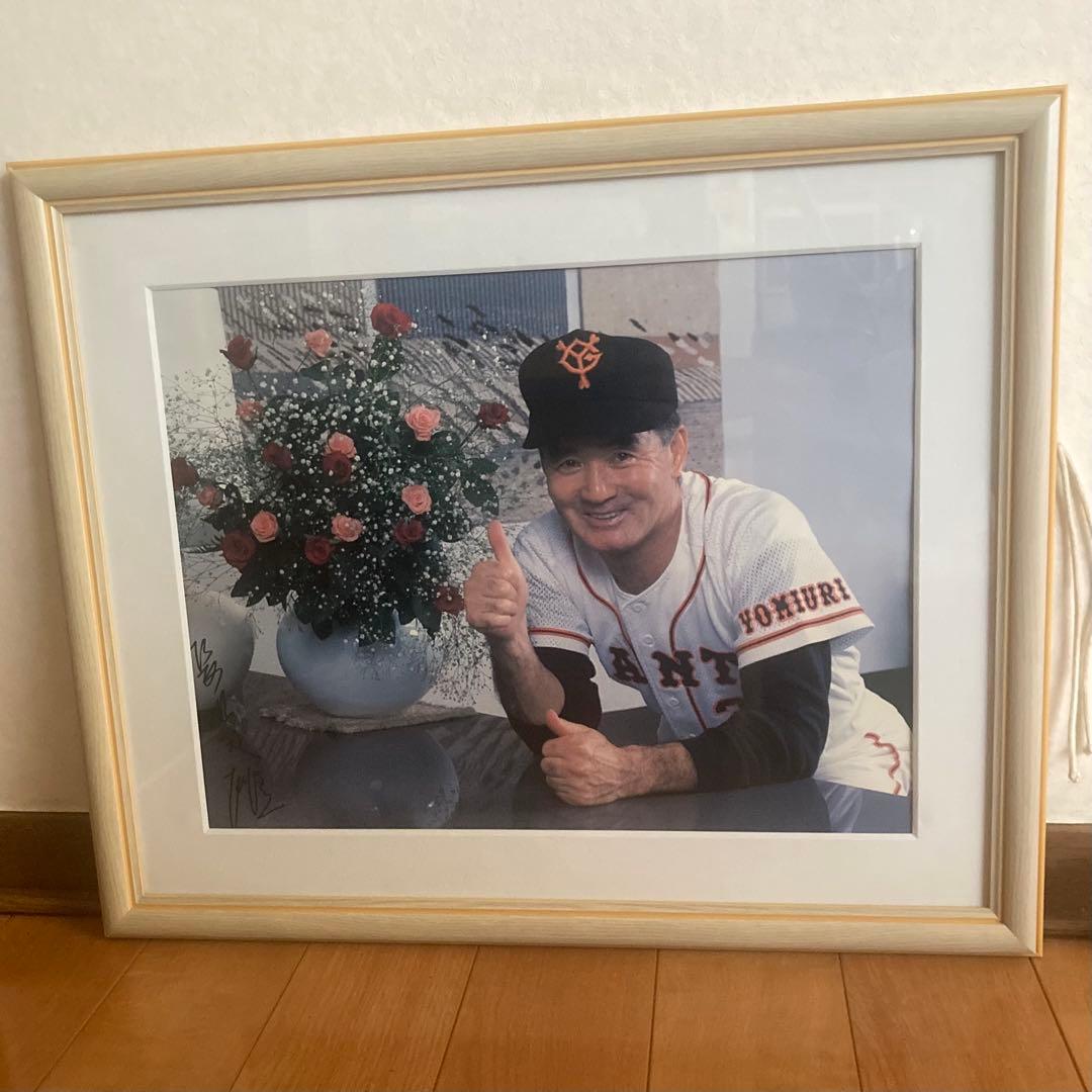 ポスター入り額縁（横54cm／縦45cm／幅2cm）