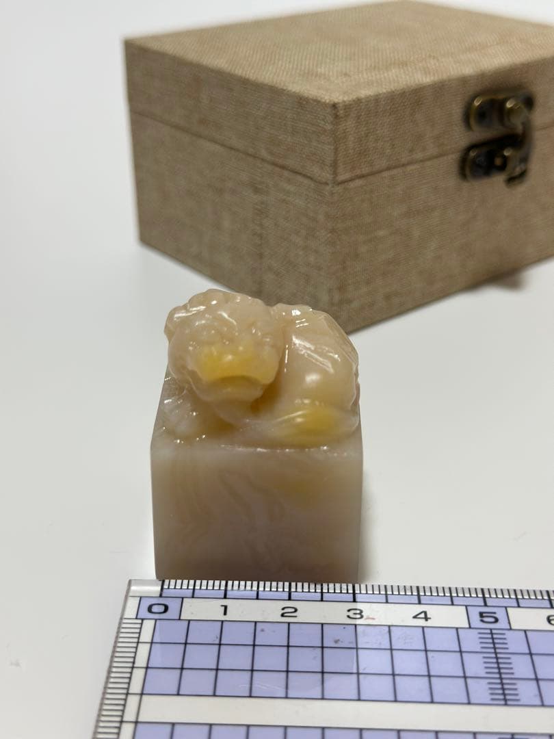132 ラオス石　 田黄　古獣　印石　印材　落款　雅号　書道　箱付き