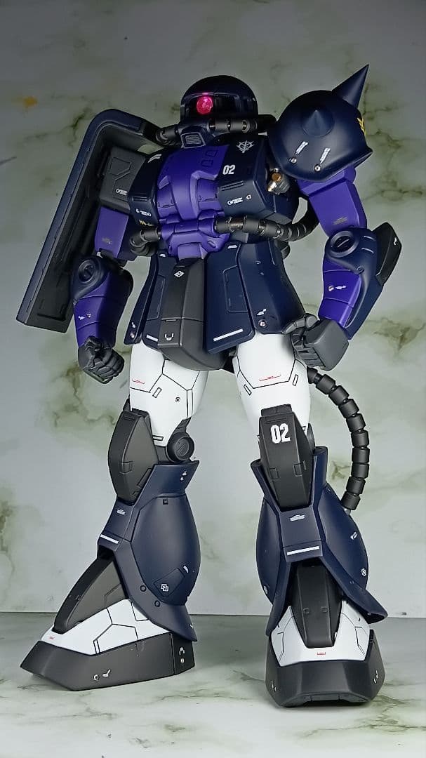 ザクⅡ　黒い三連星カラー　塗装済完成品　MG 1/100　ガンプラ　ガンダム