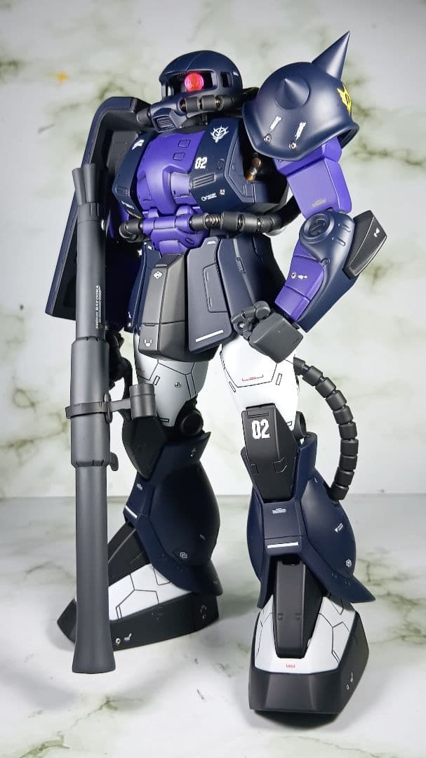 ザクⅡ　黒い三連星カラー　塗装済完成品　MG 1/100　ガンプラ　ガンダム