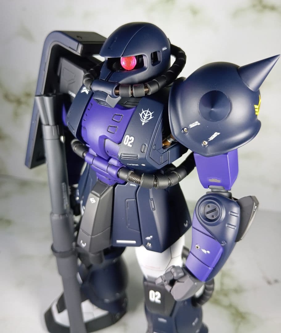 ザクⅡ　黒い三連星カラー　塗装済完成品　MG 1/100　ガンプラ　ガンダム