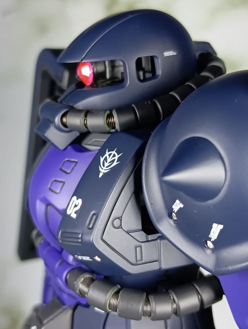 ザクⅡ　黒い三連星カラー　塗装済完成品　MG 1/100　ガンプラ　ガンダム