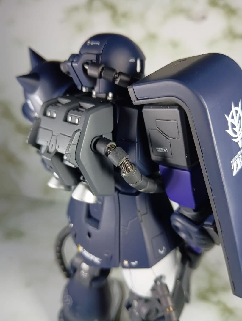 ザクⅡ　黒い三連星カラー　塗装済完成品　MG 1/100　ガンプラ　ガンダム