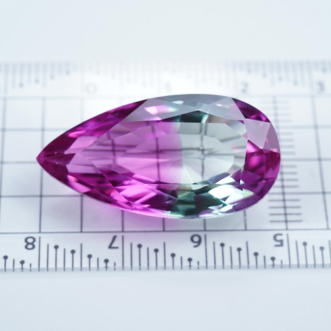 35.86ct バイカラー合成サファイア