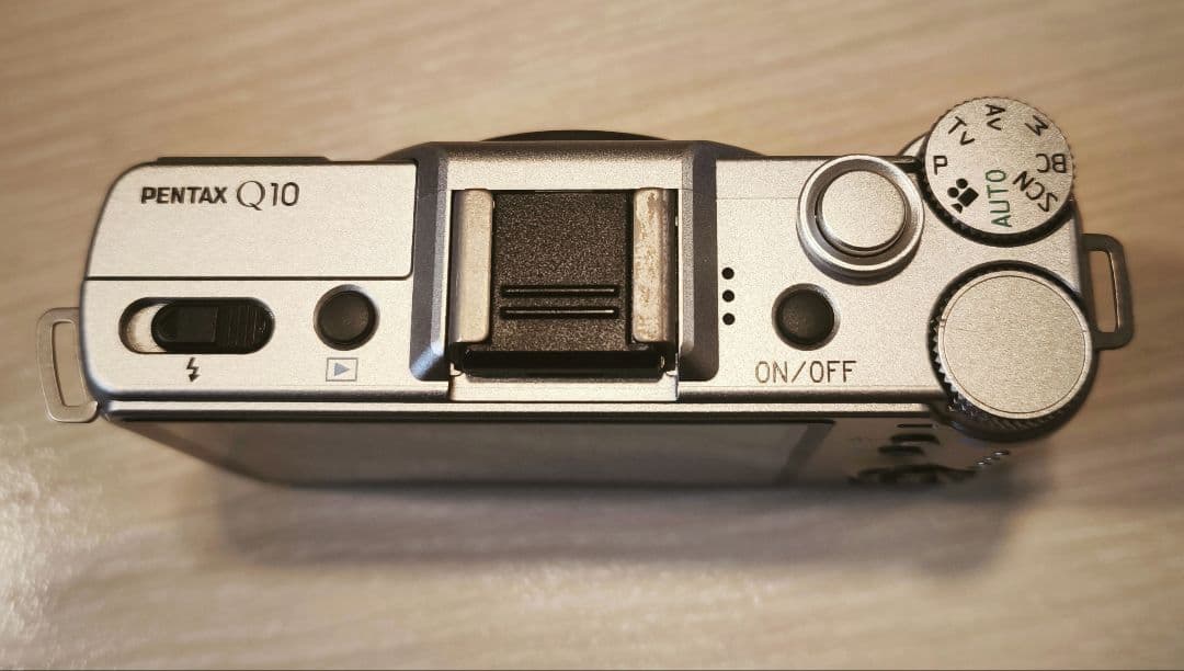 【Wズームキット】PENTAX Q10 シルバー ミラーレス一眼