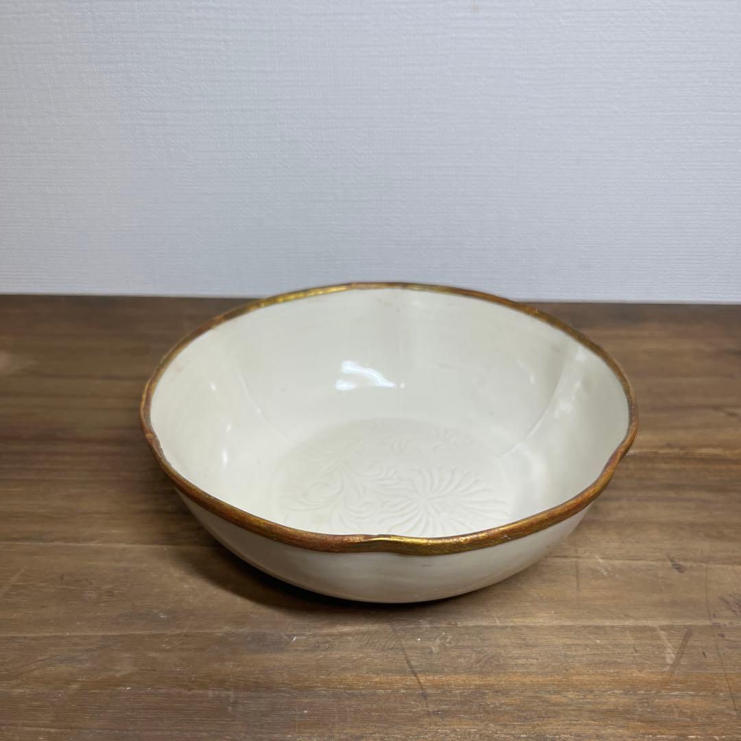 宋時代　定窯　白磁花文覆輪平茶碗　宋