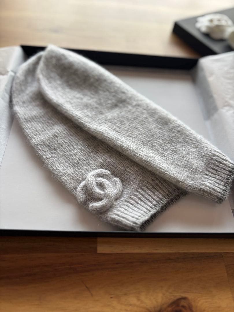 ょっぴ 様CHANEL シャネル ニット帽ビーニー　 ラメ入り グレー お箱付き