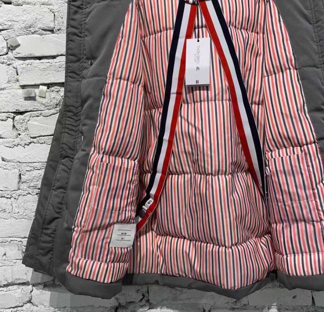 THOM BROWNE クラシック四本ライン フーデッド ダウンジャケット