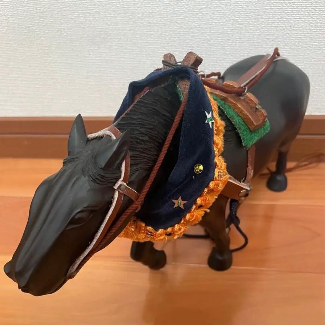 北海道農耕馬・菅野秀雄作・限定モデル・干支・馬置物・木製置物 布製装飾付き